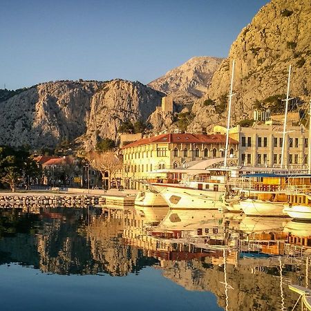 Lighthouse Central Apartments Omiš Екстериор снимка