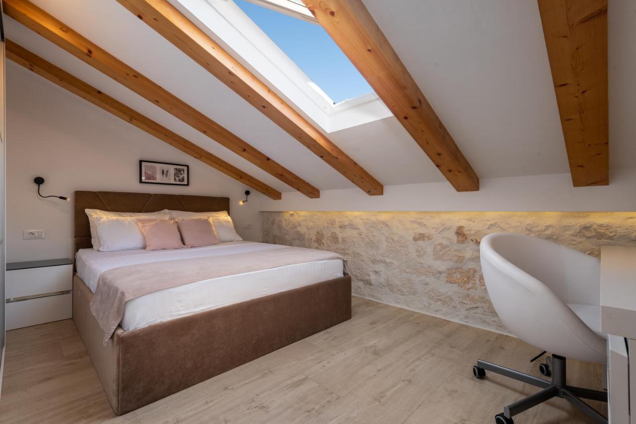 Lighthouse Central Apartments Omiš Екстериор снимка