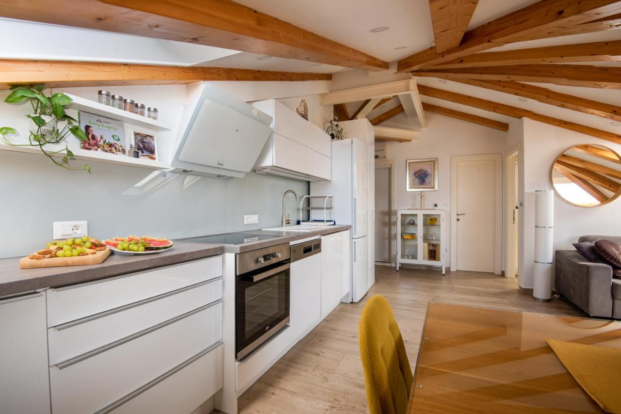 Lighthouse Central Apartments Omiš Екстериор снимка