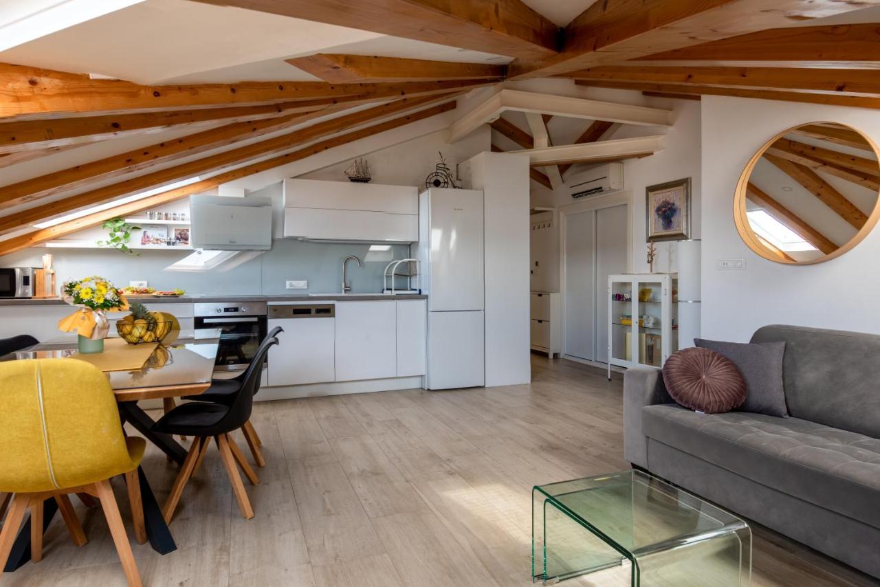 Lighthouse Central Apartments Omiš Екстериор снимка
