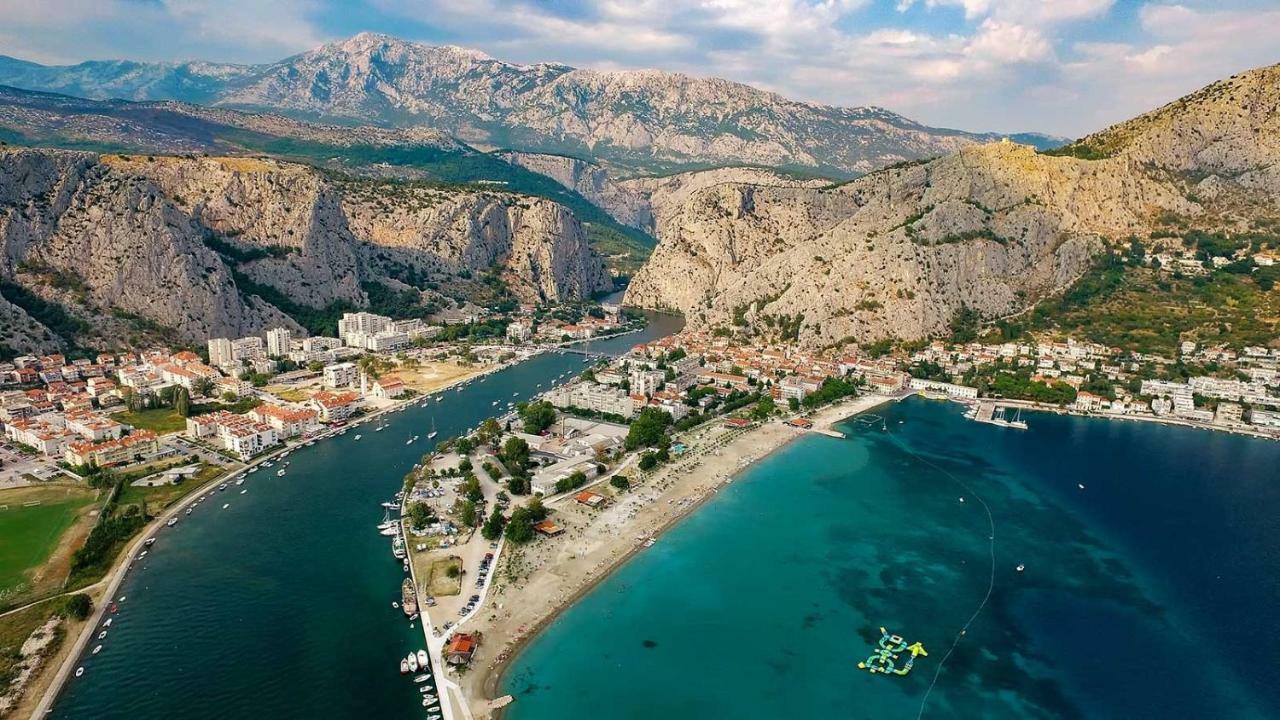 Lighthouse Central Apartments Omiš Екстериор снимка