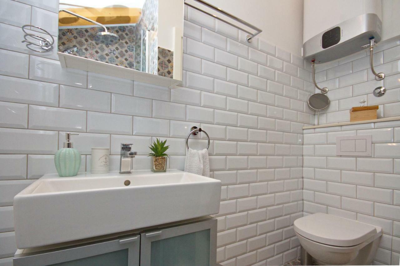 Lighthouse Central Apartments Omiš Екстериор снимка