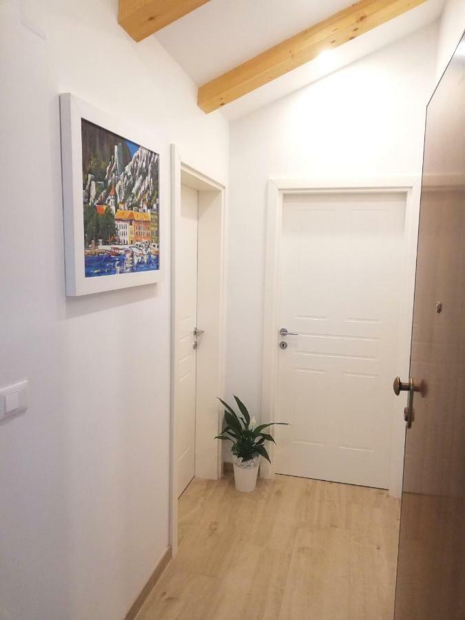 Lighthouse Central Apartments Omiš Екстериор снимка